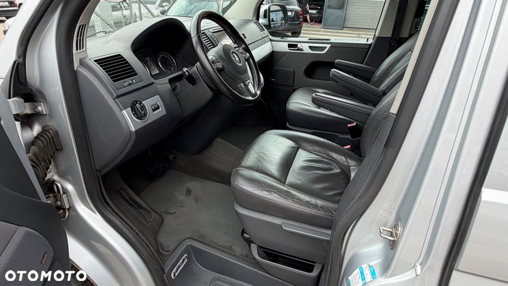 Volkswagen Caravelle - 9
