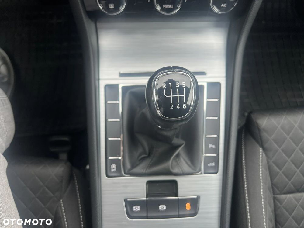 Skoda Superb 2.0 TDI Ambition - 25