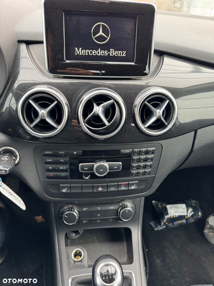 Mercedes-Benz Klasa B 180 BlueEFFICIENCY Edition Style - 25