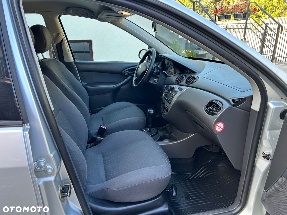 Ford Focus 1.6 Ghia - 8