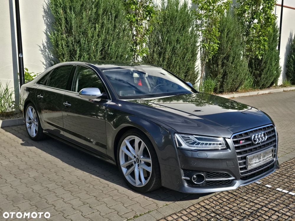 Audi S8 - 1