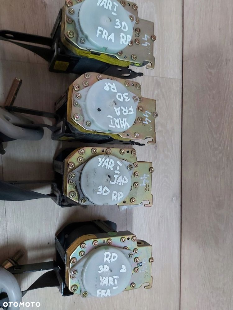 Toyota Yaris I pas bezpieczeństwa prawy przód 3D 99-02 r - 3