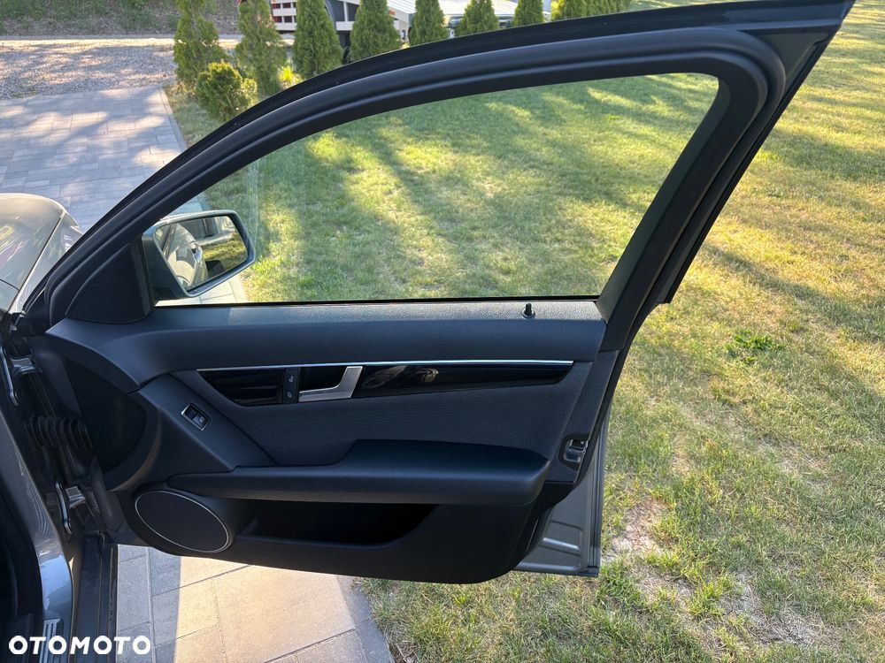 Mercedes-Benz Klasa C 200 CDI DPF BlueEFFICIENCY Special Edition - 16