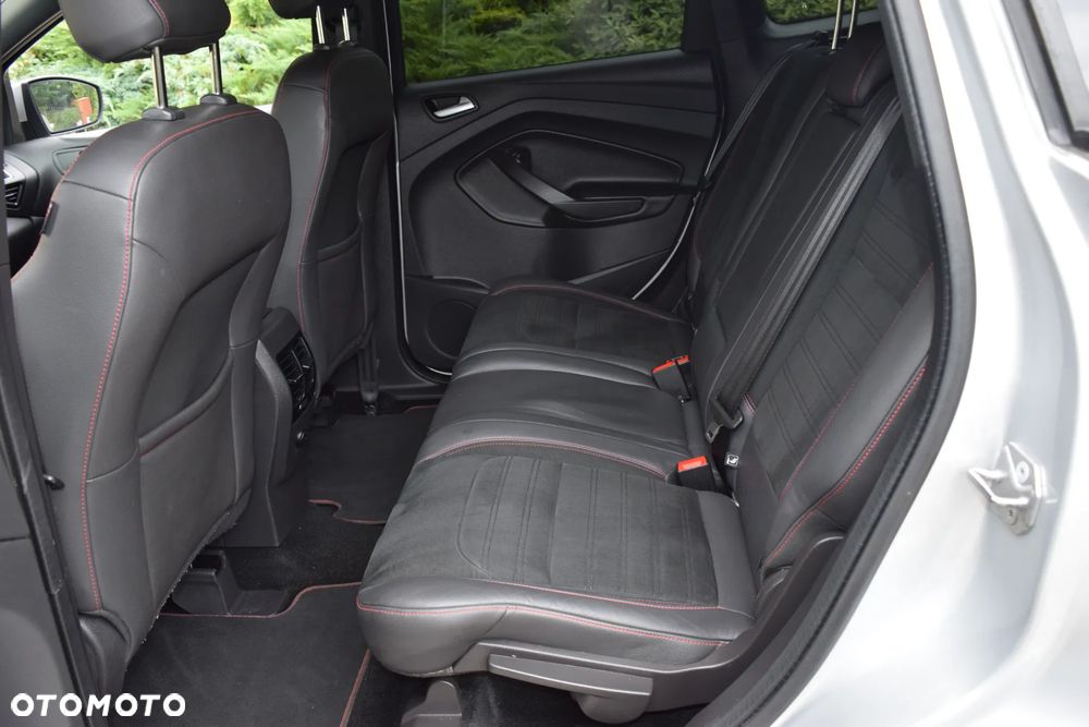 Ford Kuga 1.5 EcoBoost 2x4 ST-Line - 17