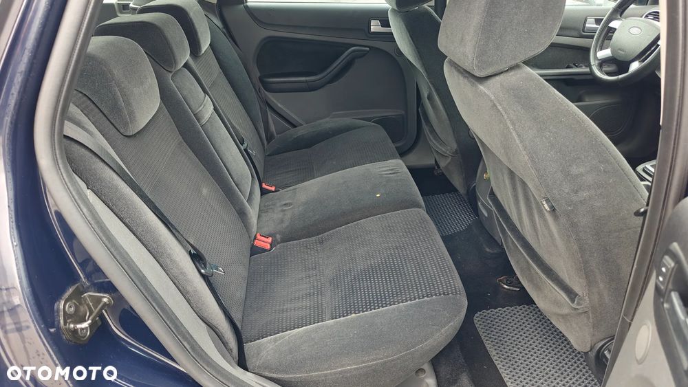 Ford Focus 1.6 Ghia - 22