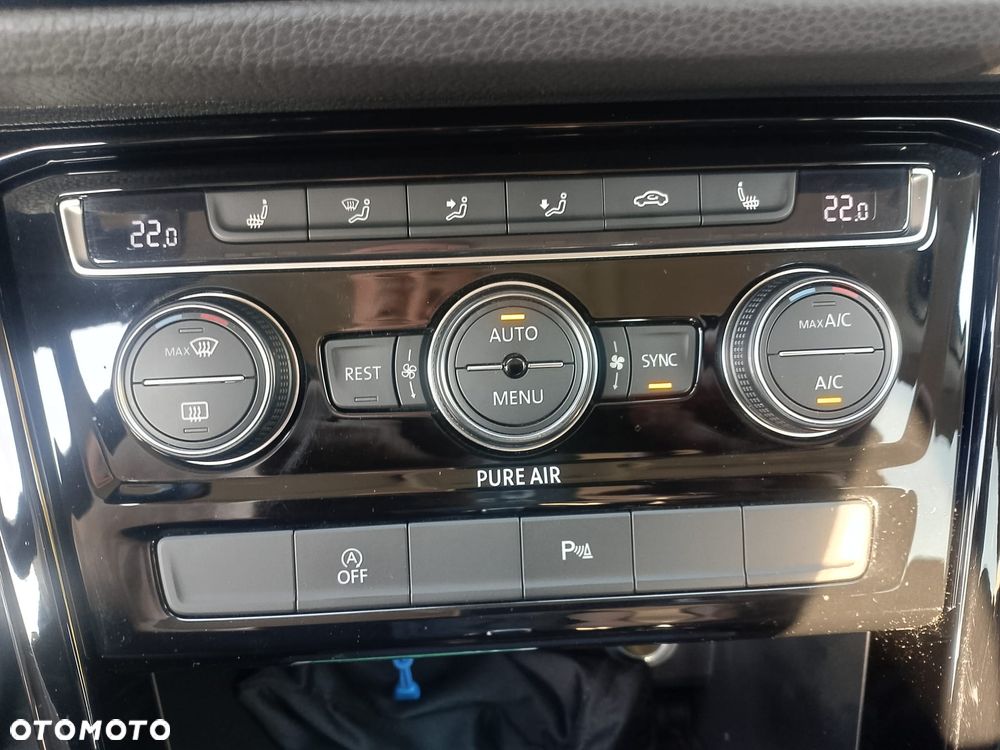 Volkswagen Touran - 32
