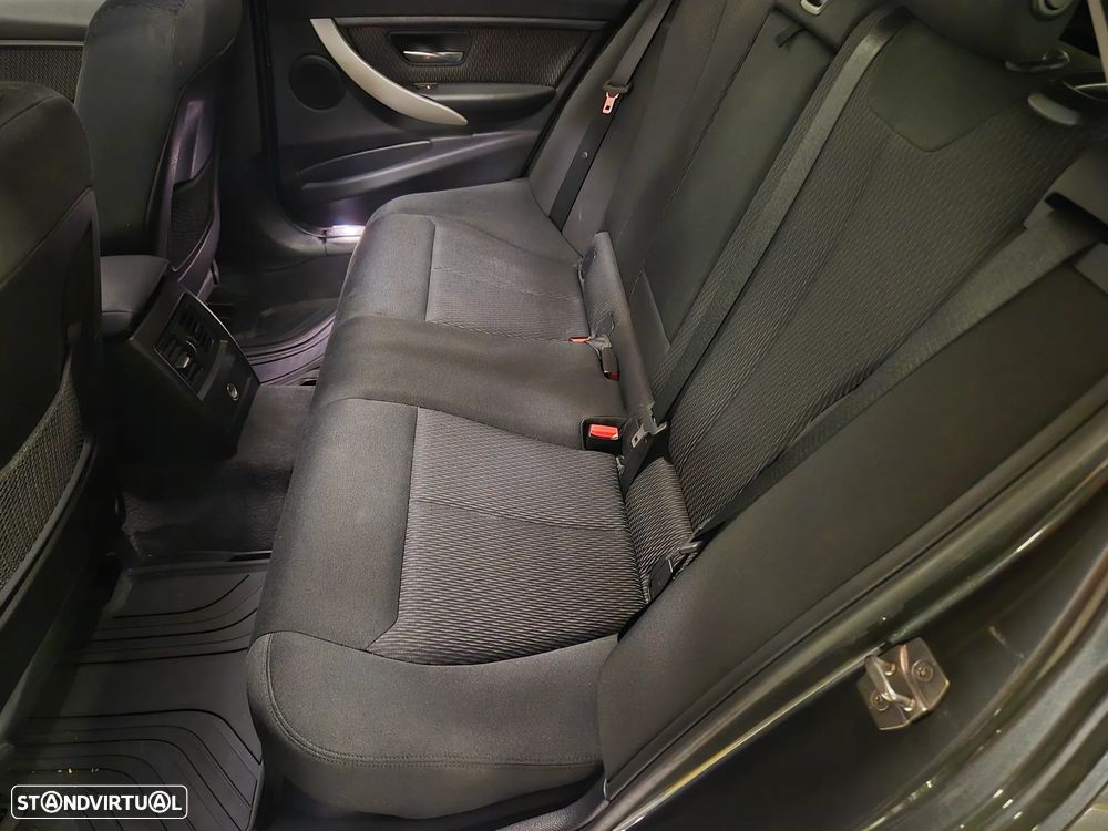 BMW 320 d Touring Line Modern - 28