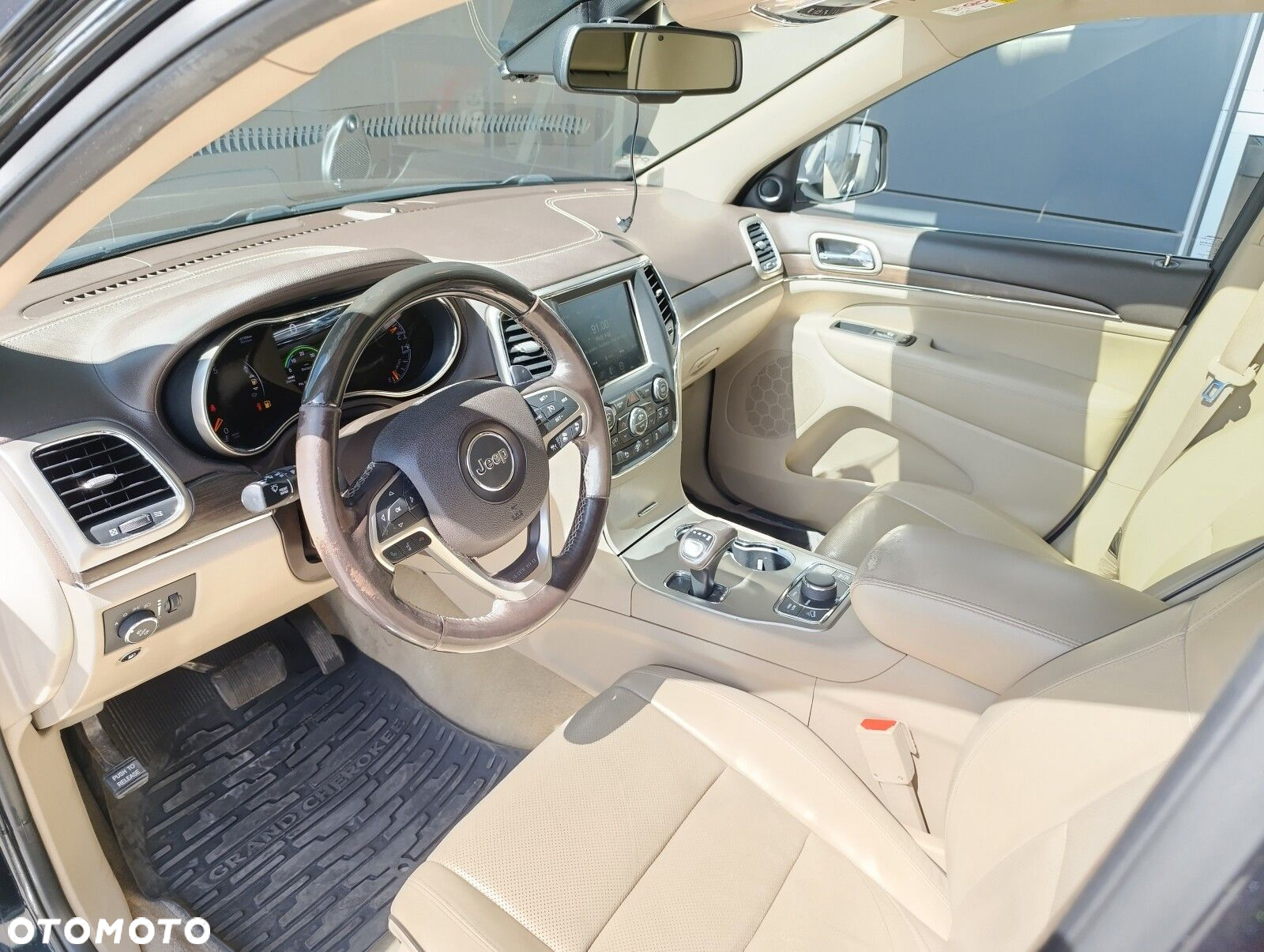 Jeep Grand Cherokee - 13