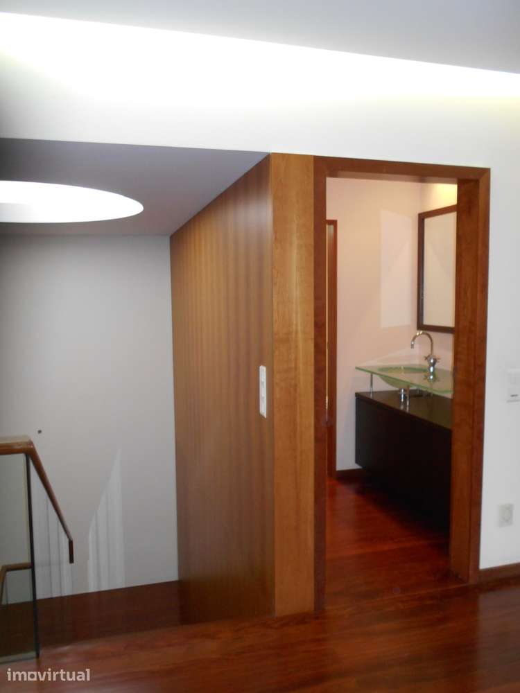 Arrenda-se Belíssimo T6 Duplex com vista mar em Espinho - Grande imagem: 2/25