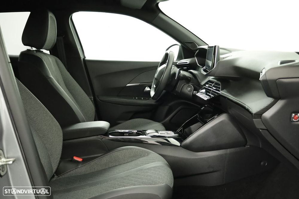 Peugeot 2008 1.2 PureTech Allure EAT8 - 23