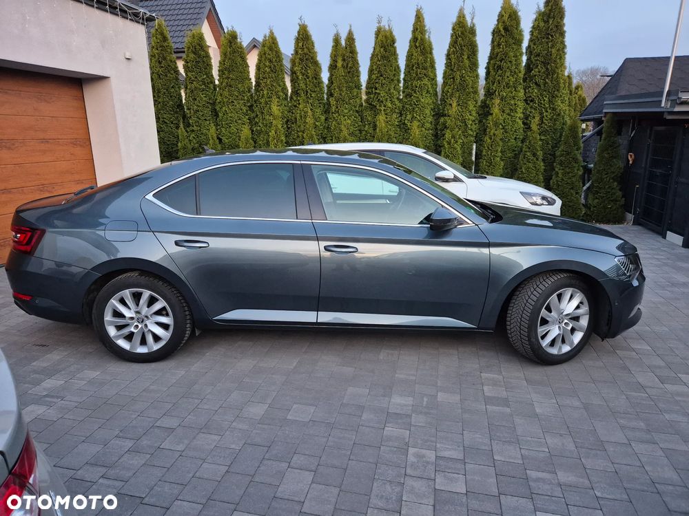 Skoda Superb 2.0 TDI Premium Edition - 8