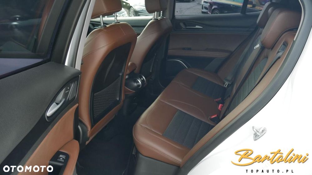 Alfa Romeo Stelvio - 14