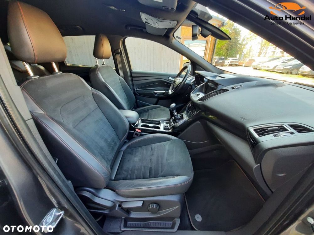Ford Kuga 1.5 EcoBoost 2x4 ST-Line - 37