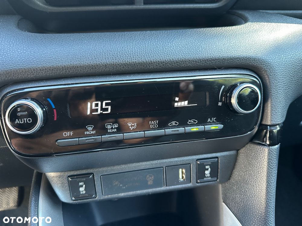 Mazda 2 Hybrid - 13