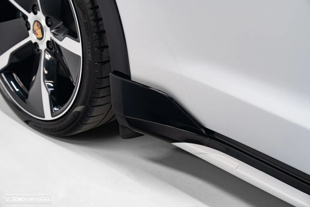 Porsche Taycan Cross Turismo 4 - 10