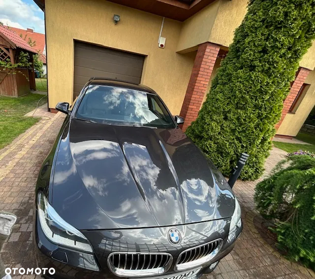BMW Seria 5 550i xDrive - 4