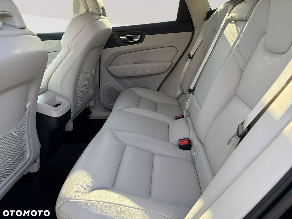 Volvo XC 60 B5 B AWD Plus Bright - 27