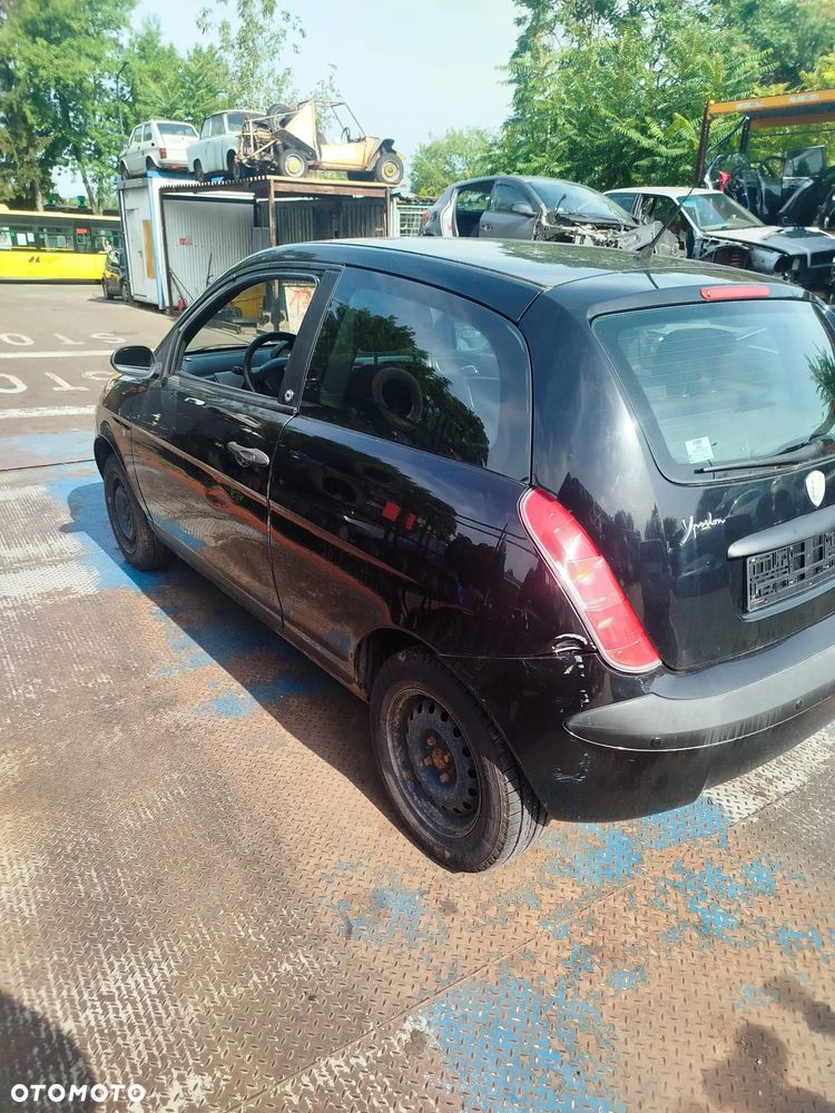 Lancia Ypsilon na części. - 7