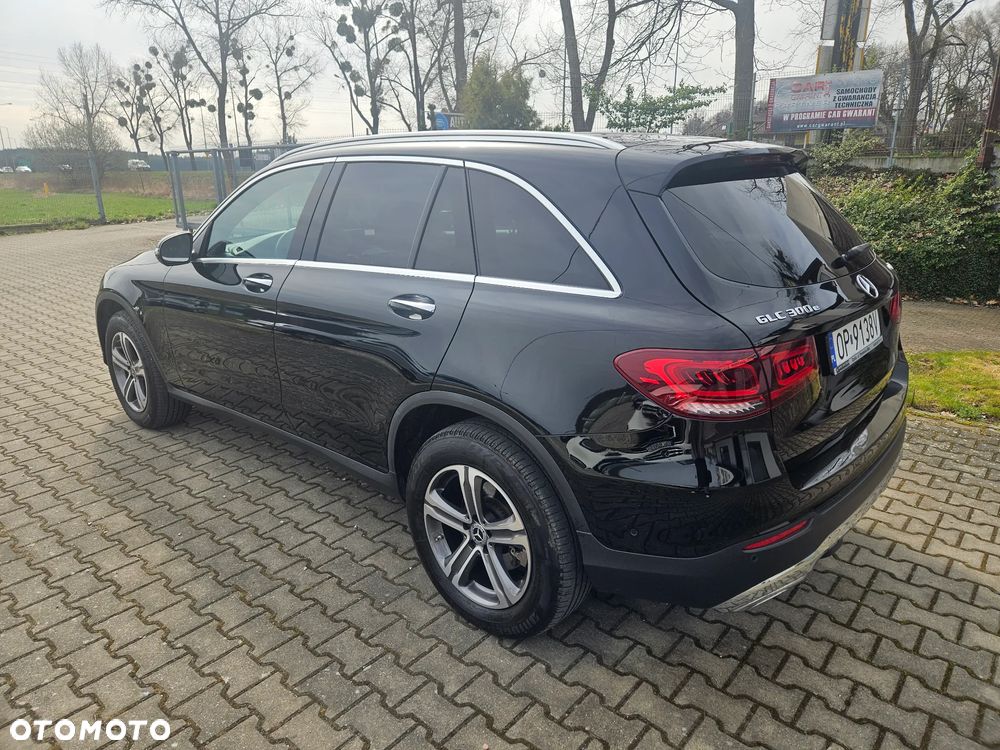 Mercedes-Benz GLC 300 e 4-Matic - 9