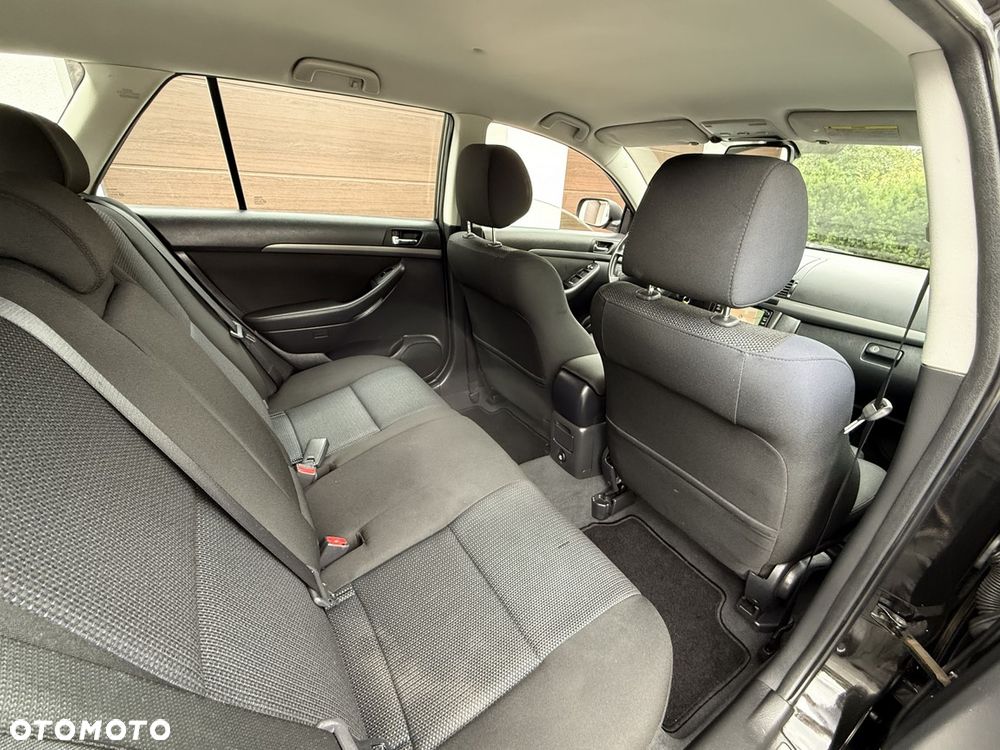 Toyota Avensis 1.8 VVT-i Combi - 22