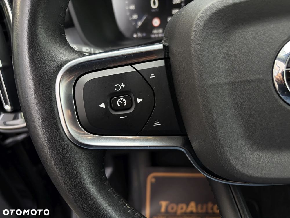 Volvo XC 40 D3 Momentum Pro - 25