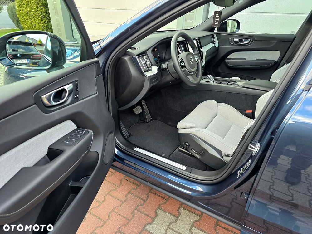 Volvo XC 60 T6 Plug-In Hybrid AWD Plus Dark - 11