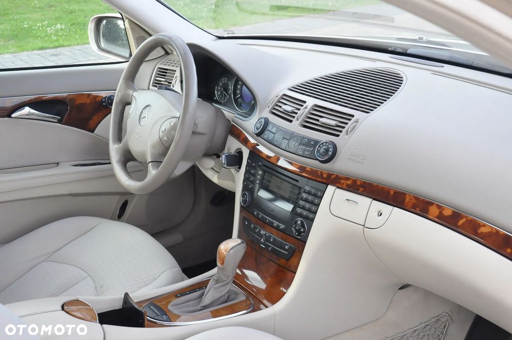 Mercedes-Benz Klasa E 320 Elegance - 26