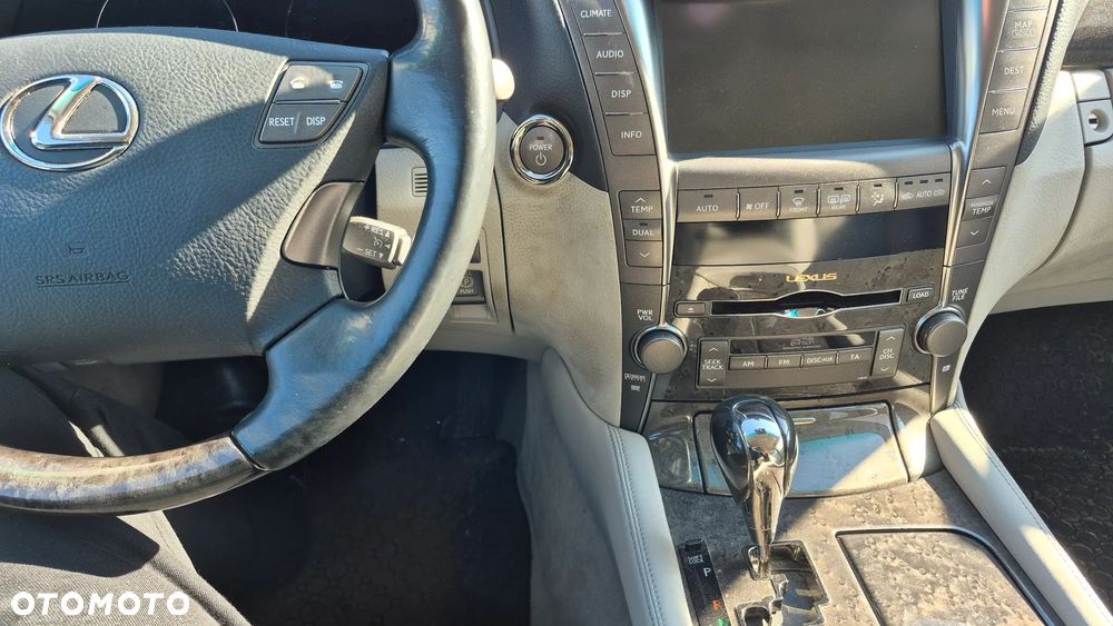 Lexus LS - 4