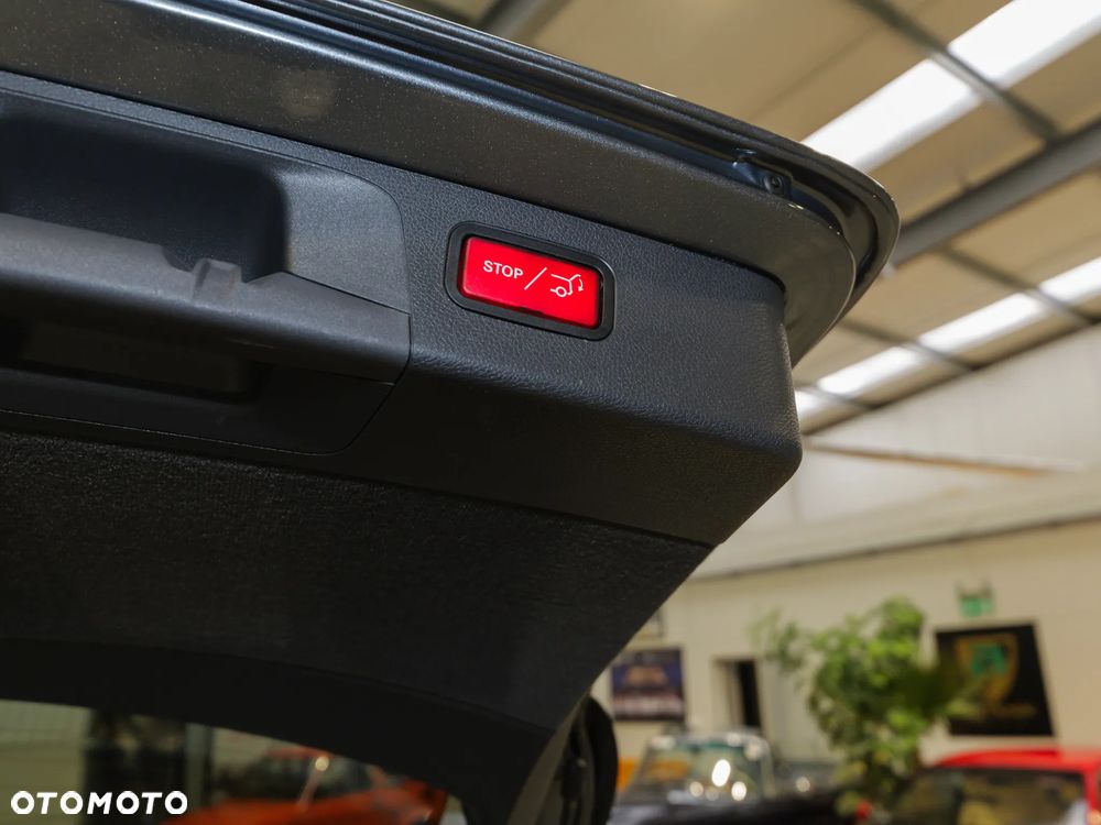 Mercedes-Benz Klasa E 300 de Avantgarde - 36