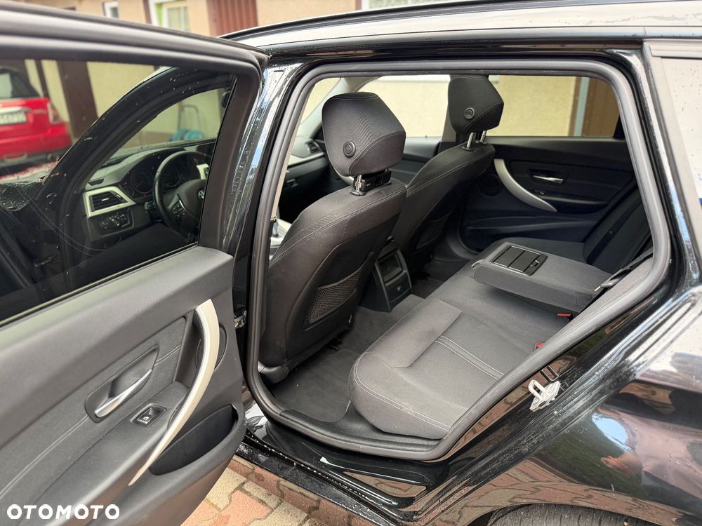 BMW Seria 3 320d xDrive - 15