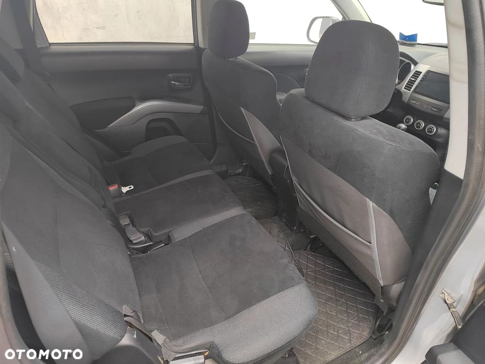 Mitsubishi Outlander 2.4 Invite 2WD - 13