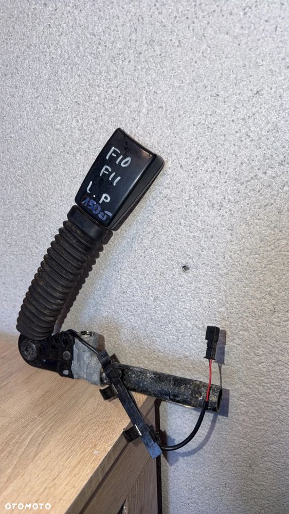 NAPINACZ PASA BMW F10 F11 LEWY PRZÓD 630949700B - 1
