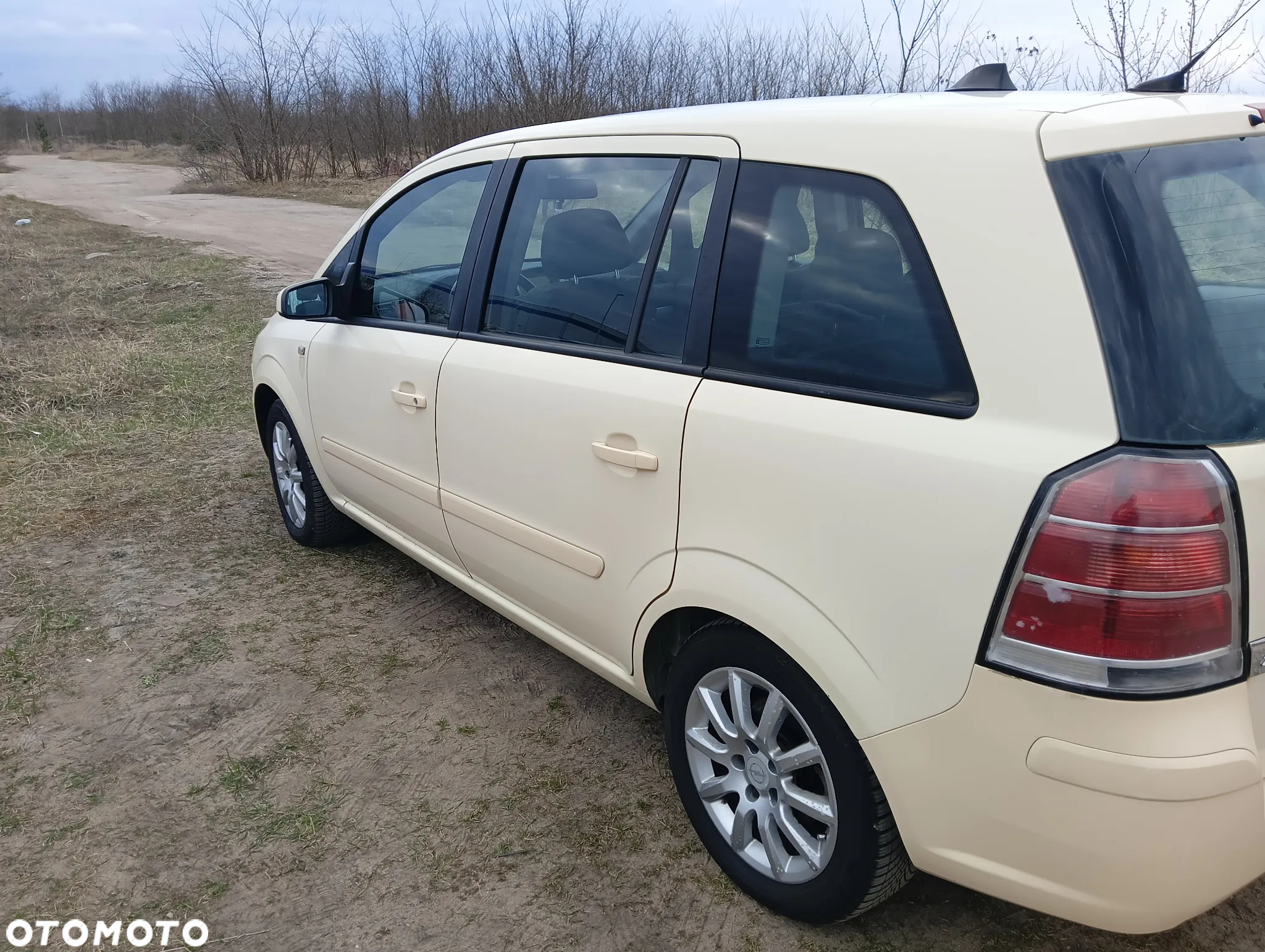 Opel Zafira 1.6 16V Base - 10