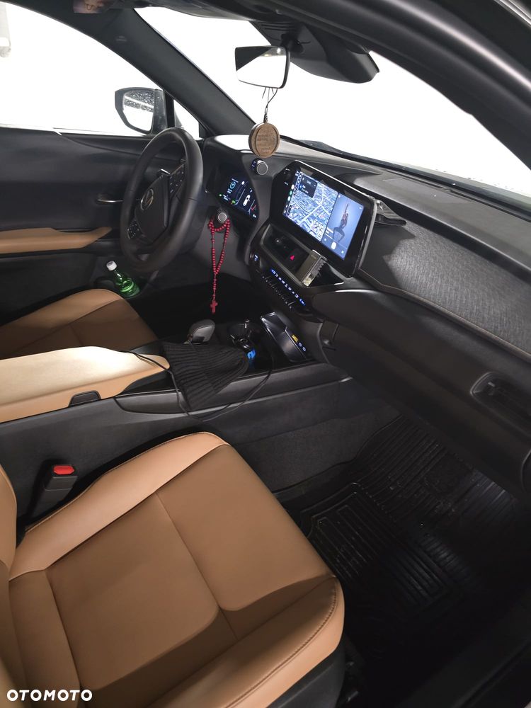 Lexus UX 2024