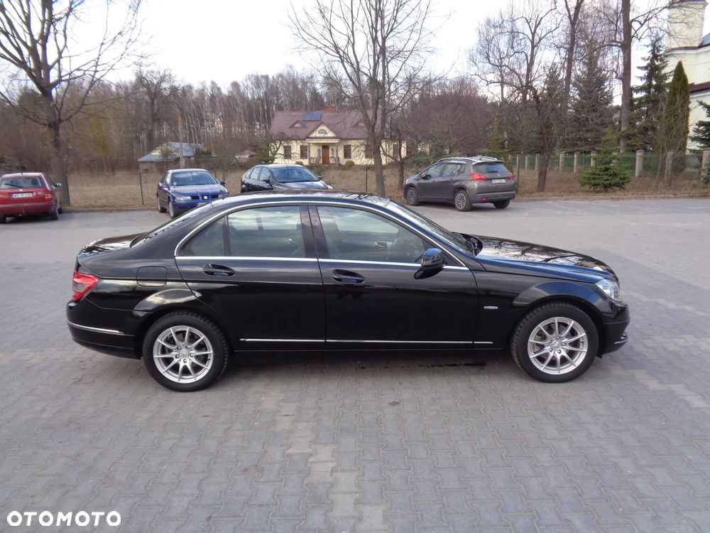 Mercedes-Benz Klasa C 180 CGI BlueEFFICIENCY Avantgarde - 10