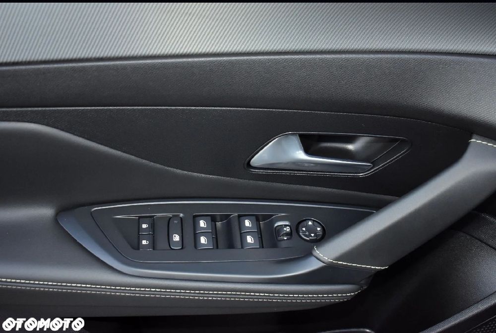 Peugeot 308 180 e-EAT8 GT - 19