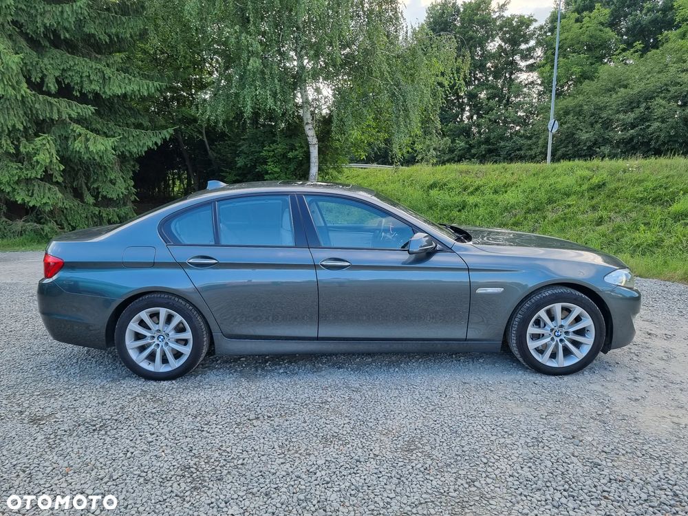BMW Seria 5 528i Sport-Aut Luxury Line - 12