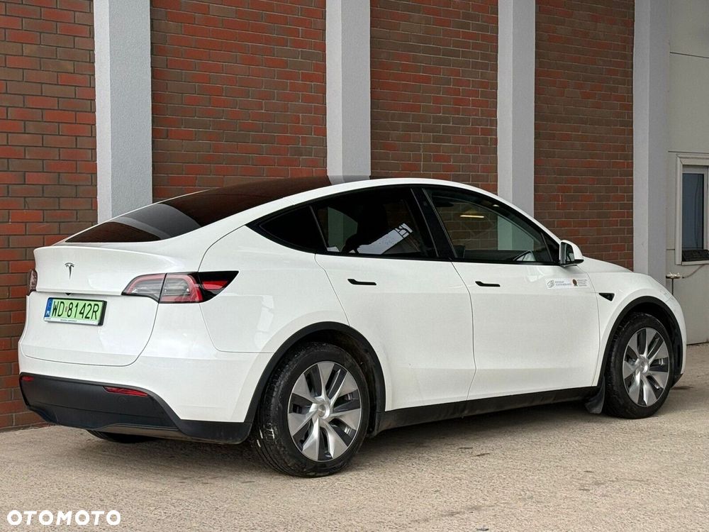 Tesla Model Y - 4
