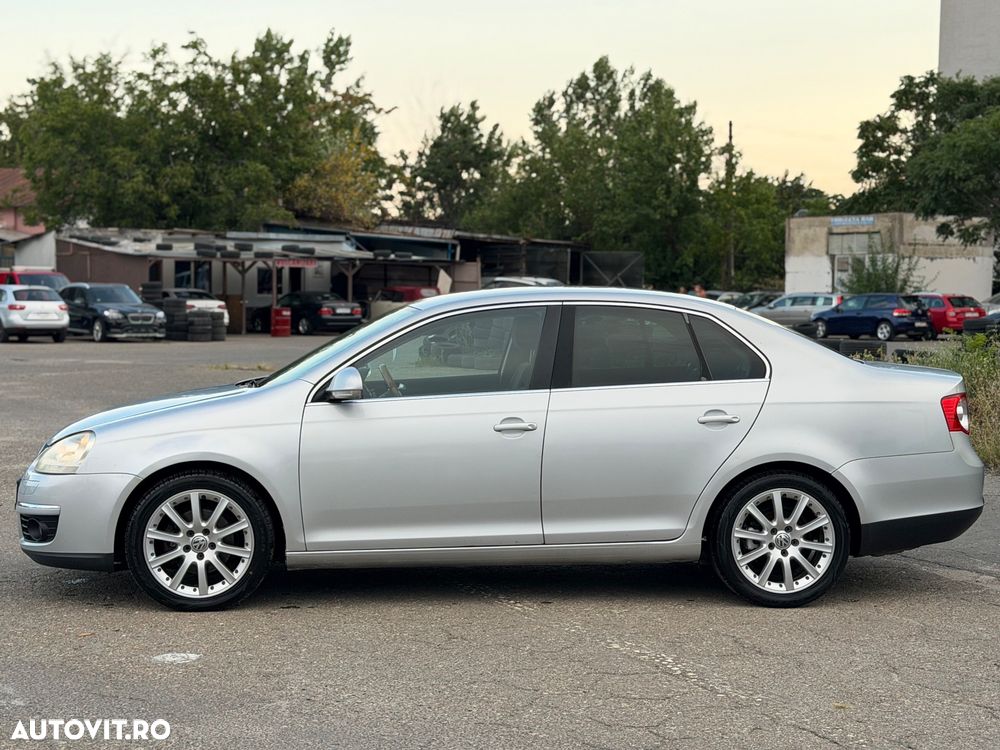 Volkswagen Jetta 2.0 TDI Comfortline - 11