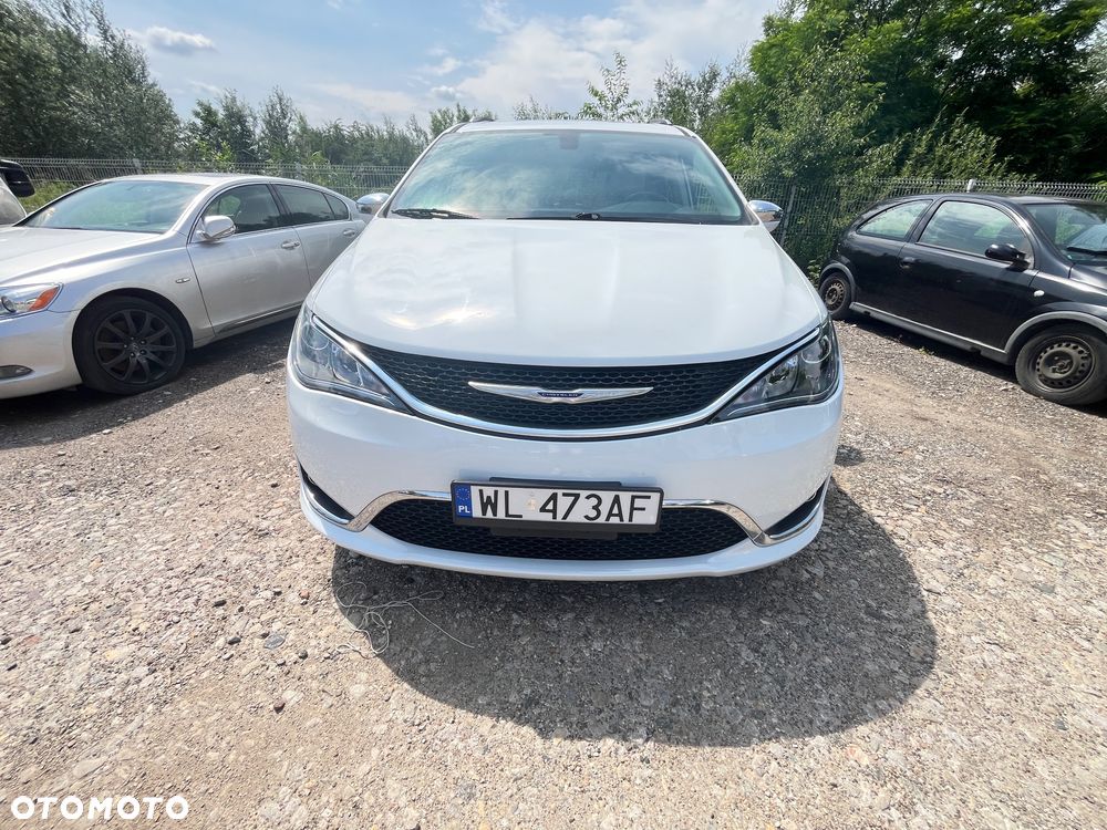 Chrysler Pacifica - 1