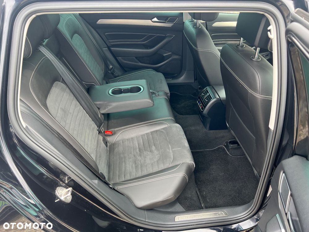 Volkswagen Passat 2.0 TDI SCR Highline - 24