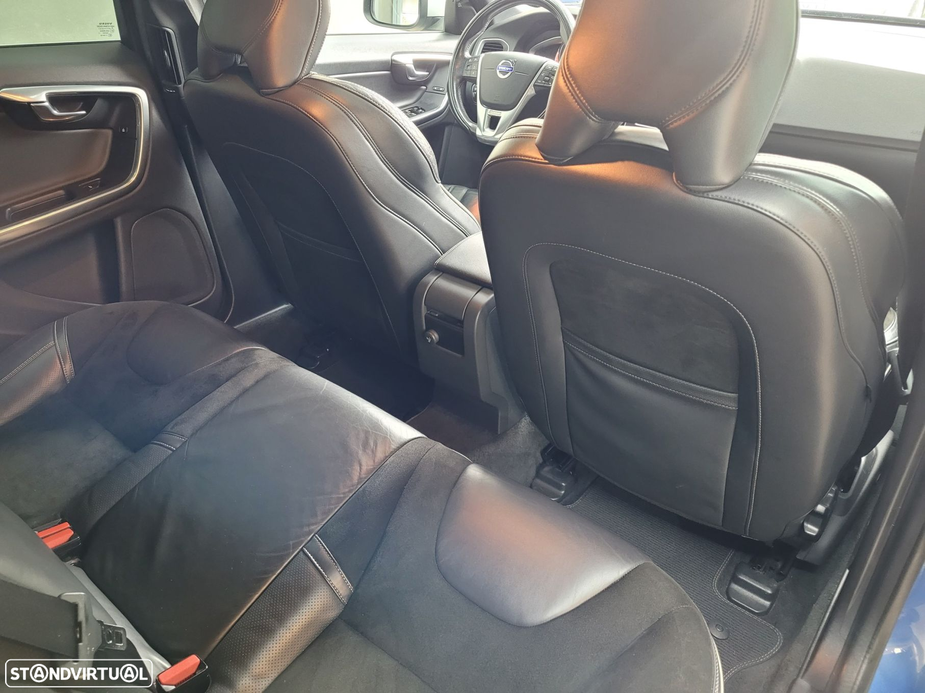 Volvo V60 2.0 D4 R-Design - 17