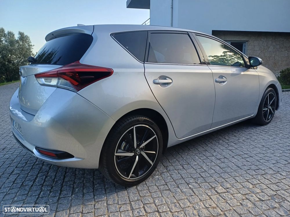 Toyota Auris 2018 photo 3