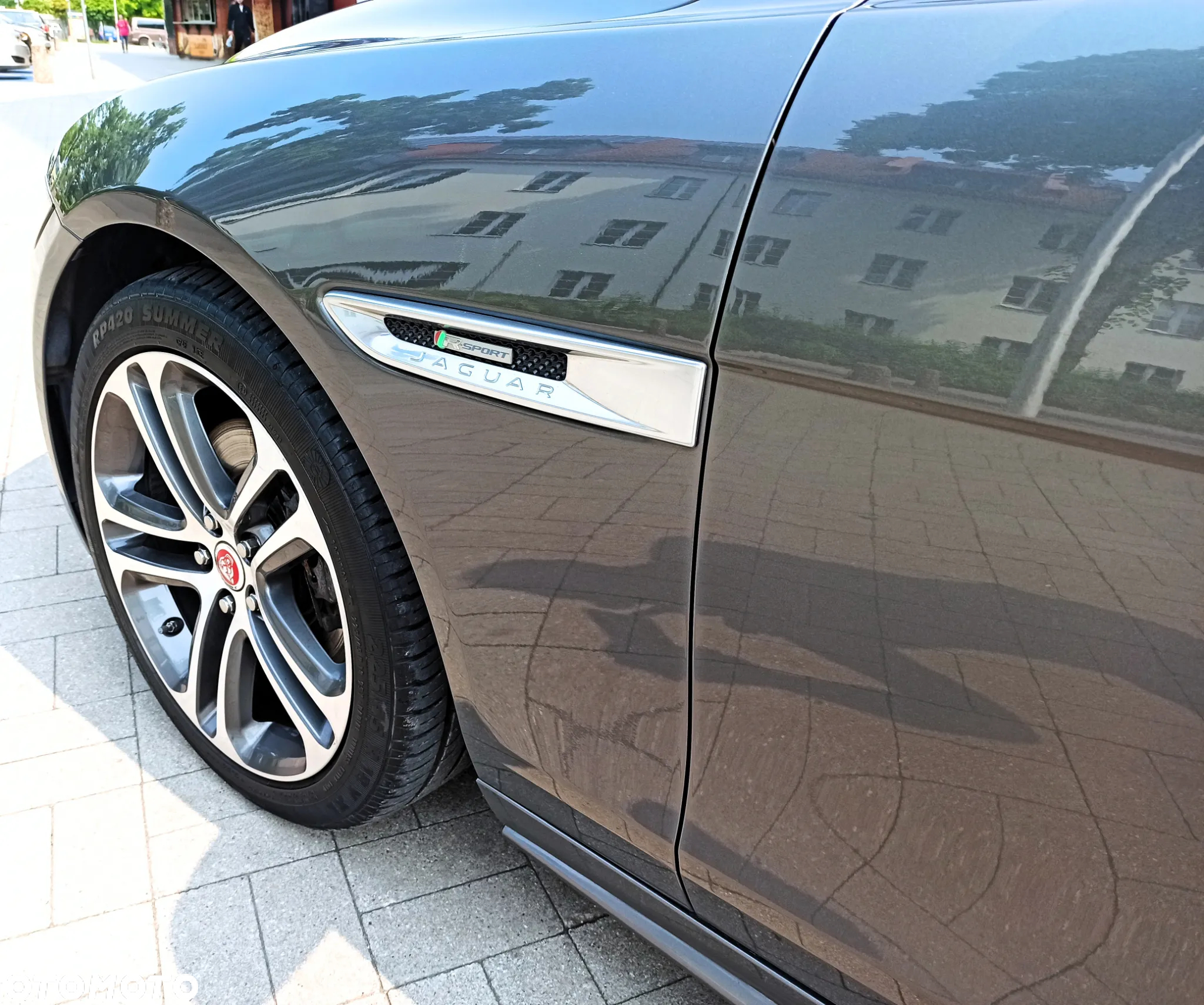 Jaguar XE 2.0 D R-Sport - 12