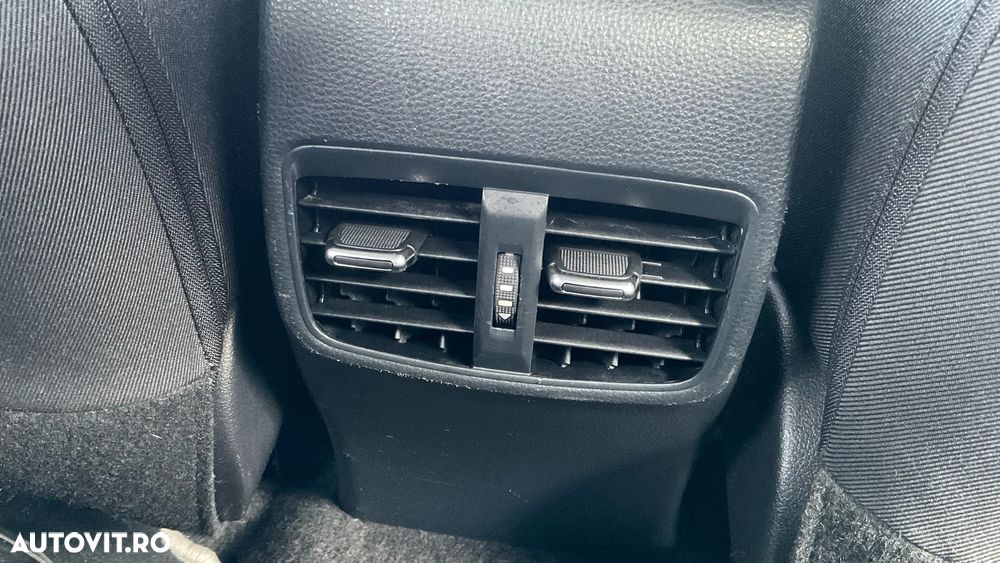 Toyota Corolla 1.8 HSD Business - 29