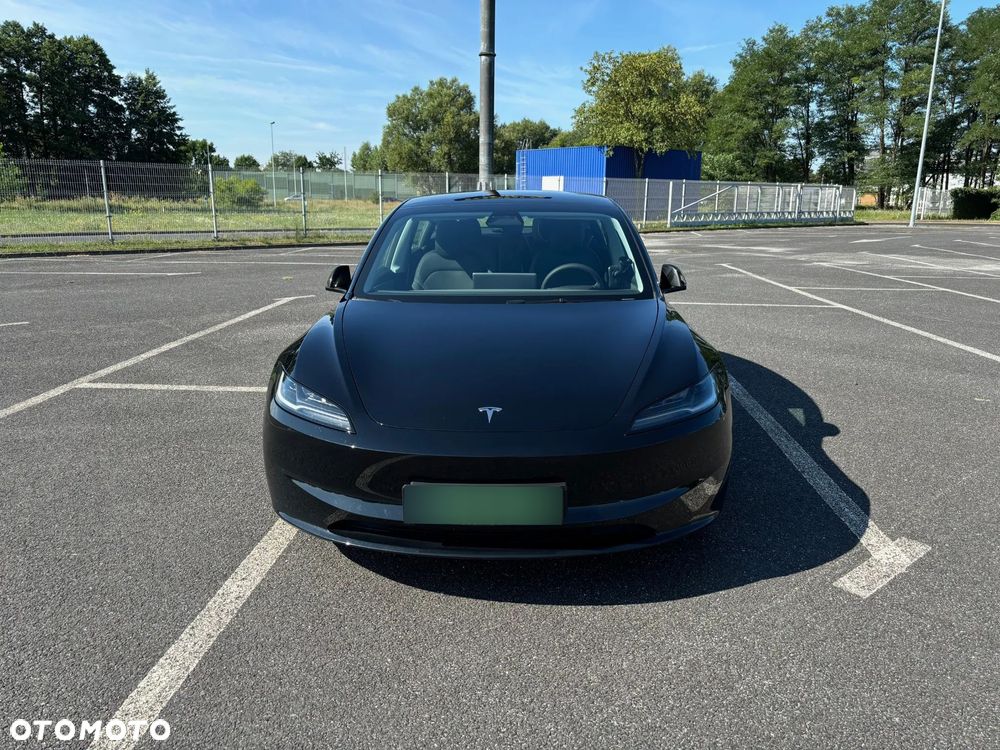 Tesla Model 3 - 3