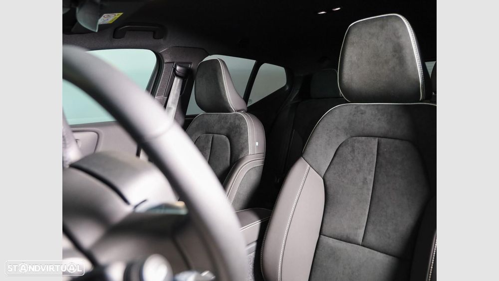 Volvo EX40 82 kWh Single Motor Extended Range Black Edition - 17