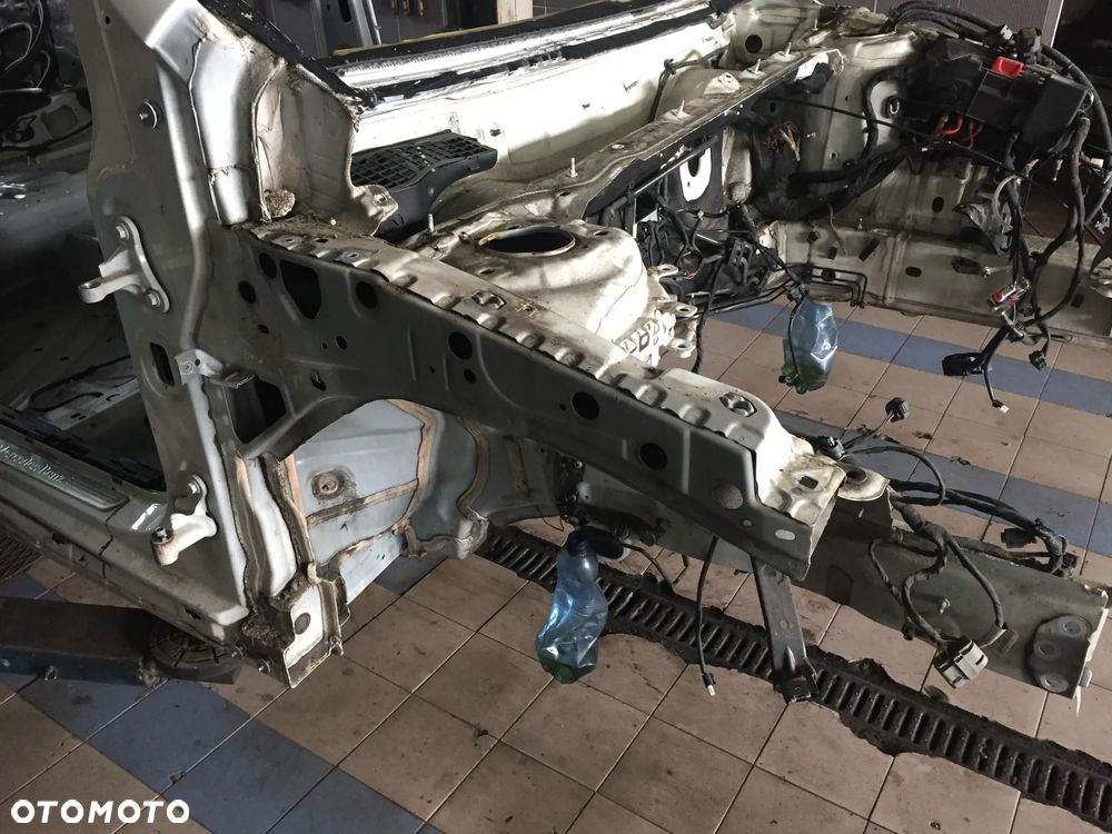 MERCEDES B KLASA W246 12R ĆWIARTKA PRAWA PRZÓD - 1