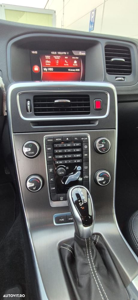 Volvo V60 D6 Plug-In-Hybrid AWD Geartronic Summum - 17
