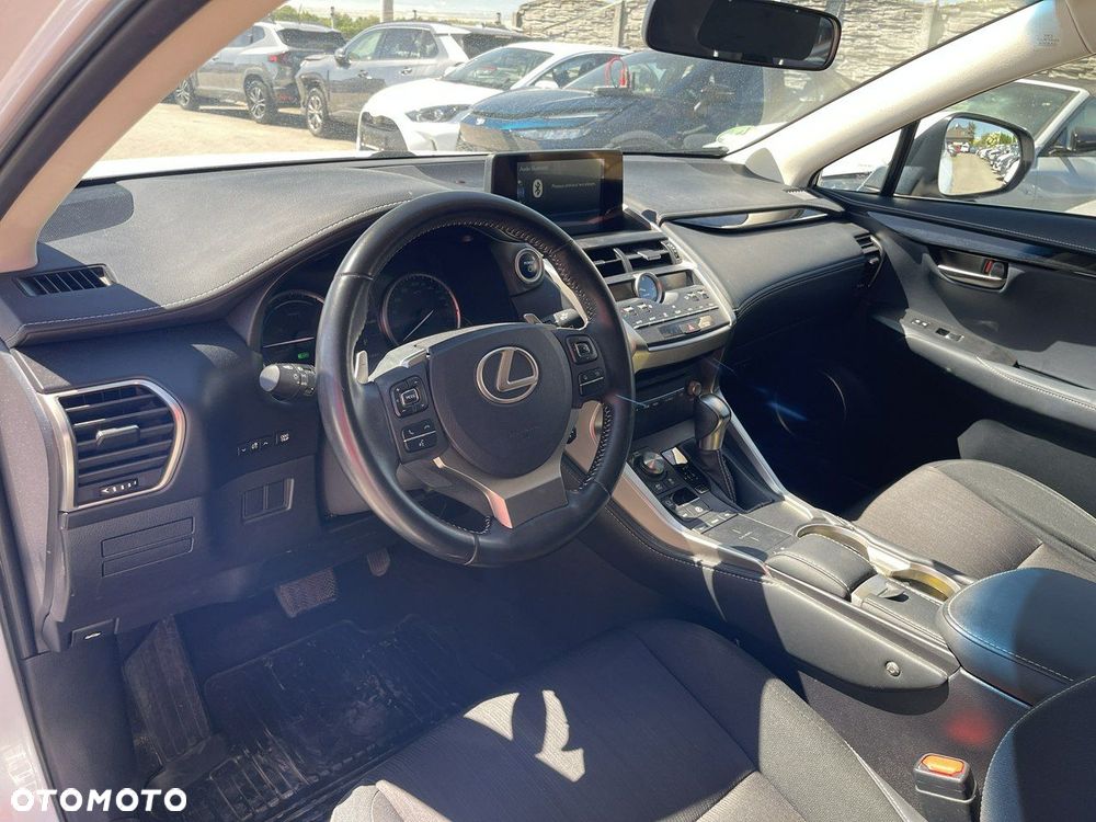 Lexus NX 300h - 10